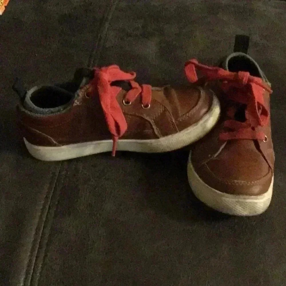 Gently worn boys size 13 cat and jack sneaker - Picture 1 of 2